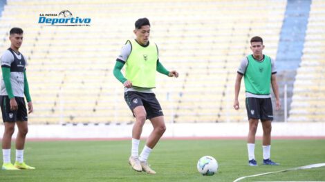 Varios jóvenes futbolistas con la esperanza de demostrar sus condiciones en la Selección Nacional