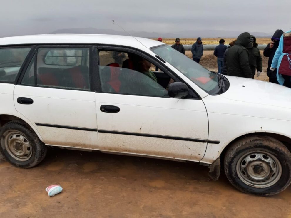 Hombre muerto dentro de un auto
