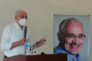 Carlos Mesa expresa su confianza en el TSE