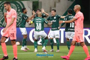 Festejo de los jugadores del cuadro brasileño ante la tristeza de los integrantes de Bolívar