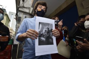Alejandro Entrambasaguas investigando casos de estupro en Bolivia