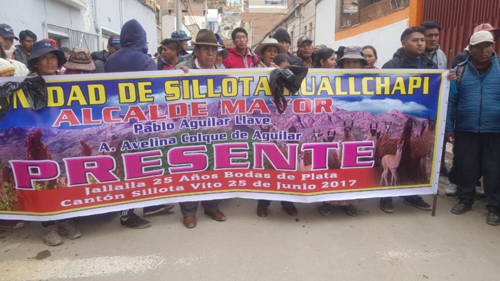 Comunarios de Cochiraya marcharon y bloquearon las calles aledañas a la Fiscalía
