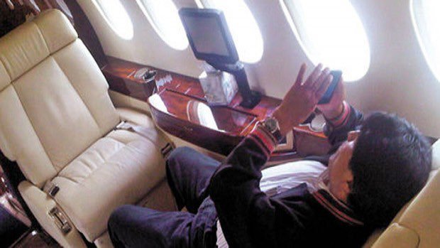 Evo Morales en el avión presidencial