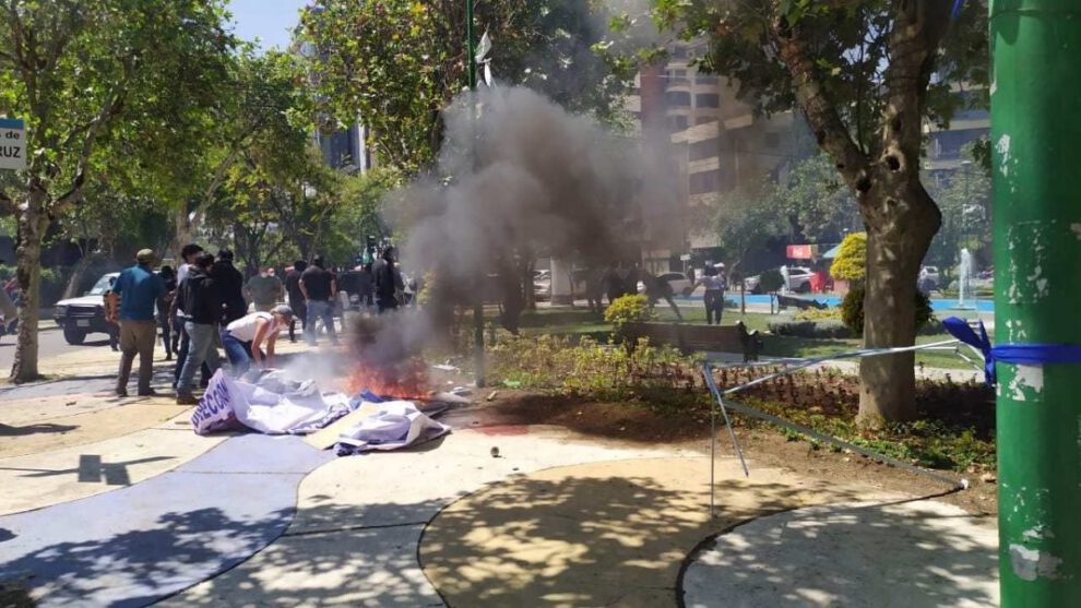 Violencia contra partidos políticos en Bolivia