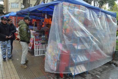 Feria del libro en Oruro a pesar del mal tiempo
