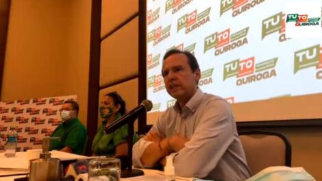 Tuto Quiroga encuestas durante conferencia de prensa