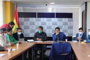 camiones comisados en la Aduana Nacional