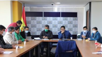 camiones comisados en la Aduana Nacional