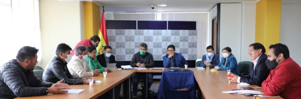 camiones comisados en la Aduana Nacional