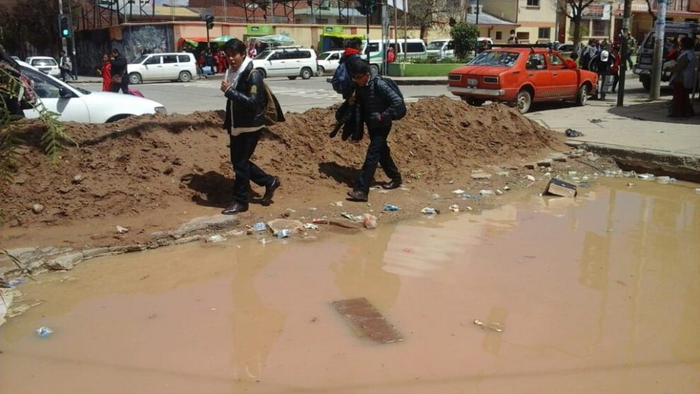 Asfaltado en calles Potosí y Lira