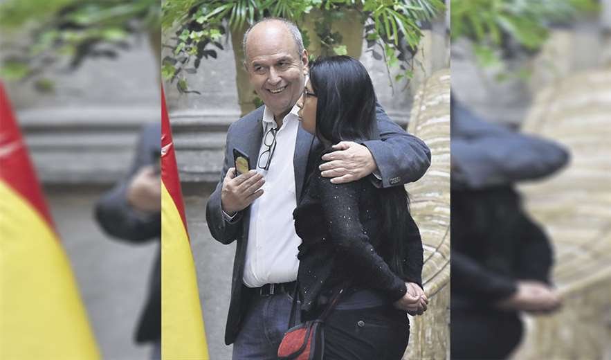 Arturo Murillo responde a Eva Copa