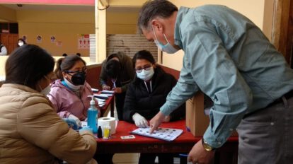 Fernando Dehne emite su voto en las elecciones