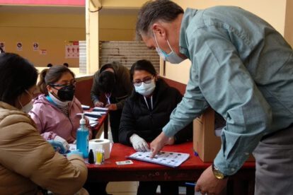 Fernando Dehne emite su voto en las elecciones