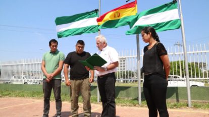 Homenaje póstumo a bomberos en Santa Cruz