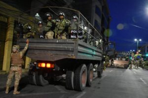 Patrullaje conjunto entre la Policía Boliviana y las FFAA para garantizar seguridad