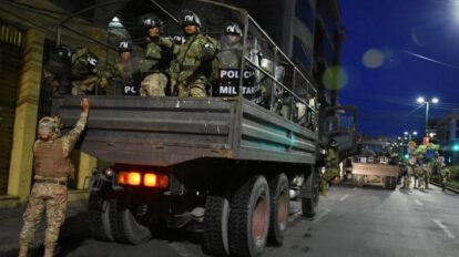 Patrullaje conjunto entre la Policía Boliviana y las FFAA para garantizar seguridad