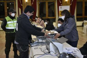 Demora de actas en la verificación de votos en La Paz