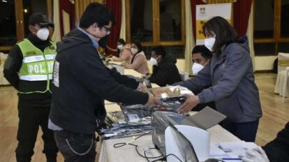 Demora de actas en la verificación de votos en La Paz