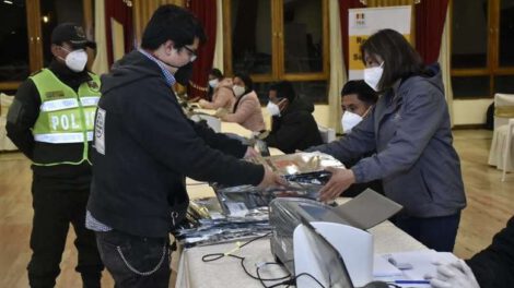 Demora de actas en la verificación de votos en La Paz