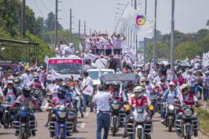 Caravana de la alianza Creemos en Santa Cruz
