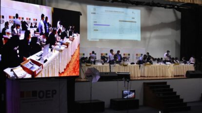 Control del cómputo oficial en la votación en el Campo Ferial Chuquiago Marka
