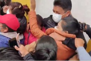 Marco Pumari fue increpado en Potosí