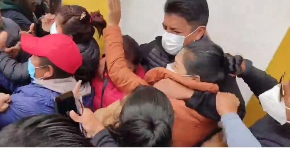 Marco Pumari fue increpado en Potosí