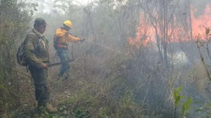 Helicóptero Chinook en la extinción de incendios en Guarayos