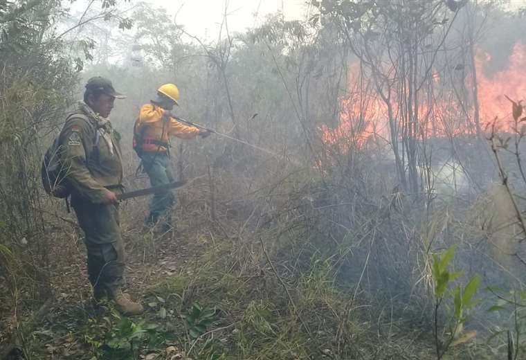 Helicóptero Chinook en la extinción de incendios en Guarayos