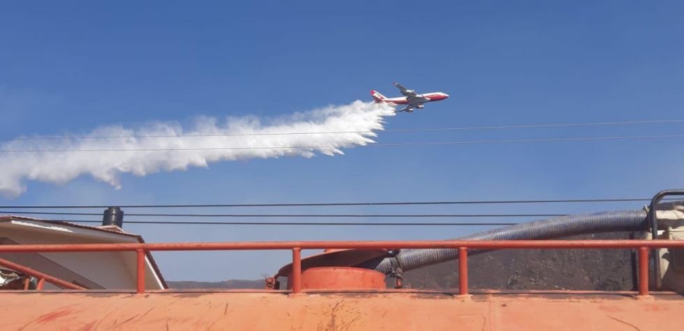 Supertanker sobrevuela Tarija para apagar incendios