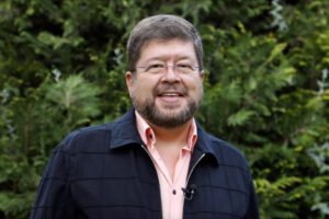 El líder de Unidad Nacional, Samuel Doria Medina, discute el modelo económico de Evo Morales