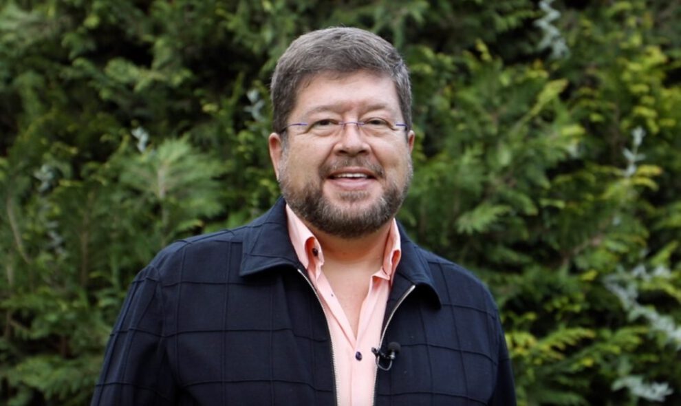 El líder de Unidad Nacional, Samuel Doria Medina, discute el modelo económico de Evo Morales