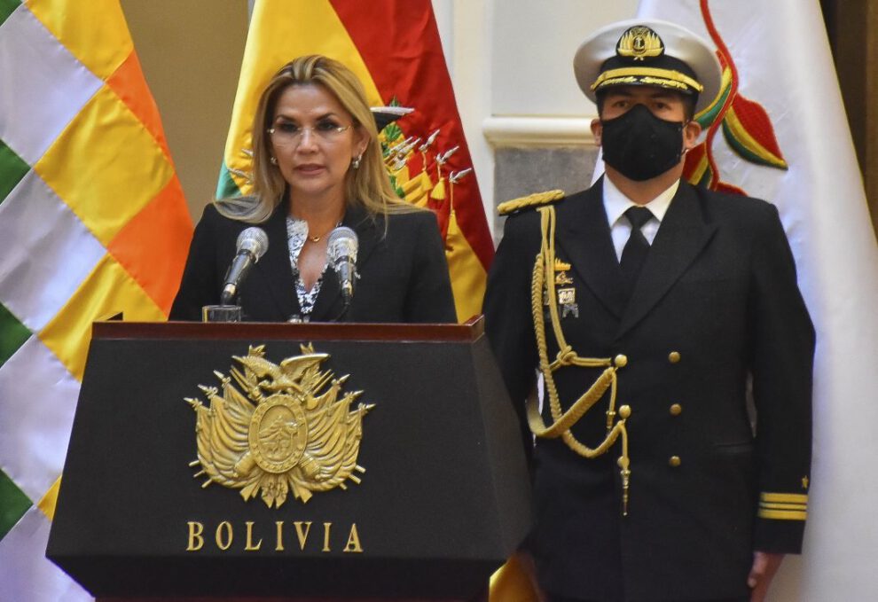 Demanda contra Áñez por asumir irregularmente la Presidencia