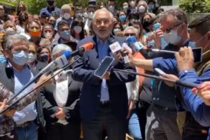 Carlos Mesa exige al MAS revertir la anulación de los dos tercios