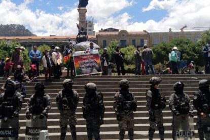 Activistas cruceños llevan pruebas de fraude a Jeanine Áñez
