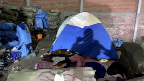 Explotación laboral en Bolivia en fábrica de chinelas