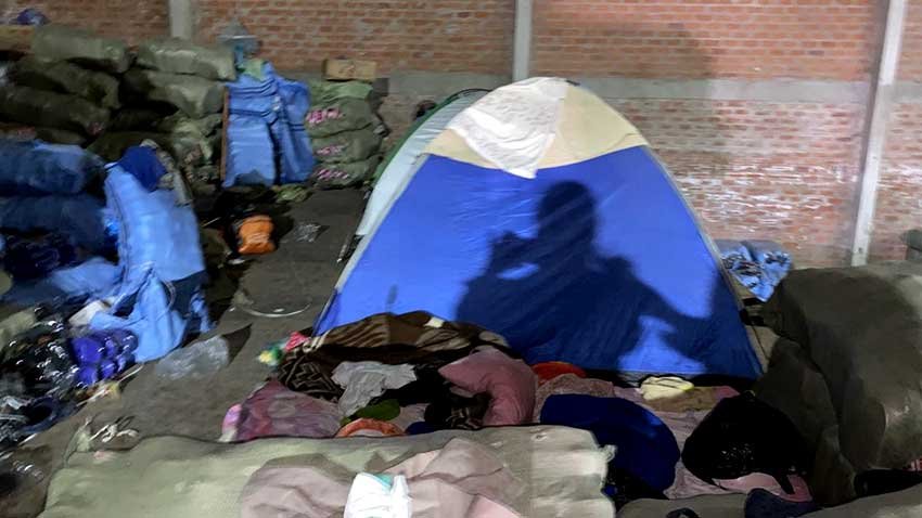 Explotación laboral en Bolivia en fábrica de chinelas