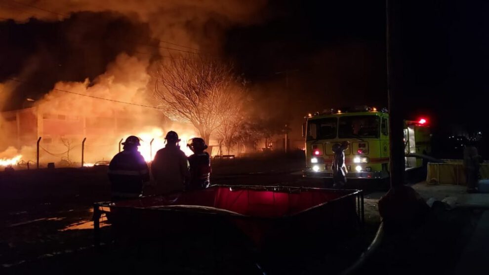 Incendio en YPFB en Santa Cruz