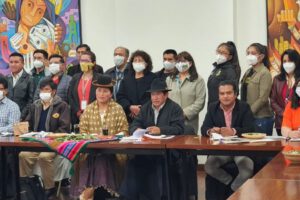 Mujeres de pollera en las Fuerzas Armadas