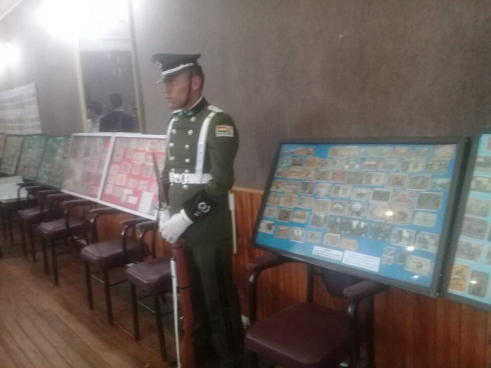 Exposición de Numismática y Reliquias en el Comando Departamental de la Policía