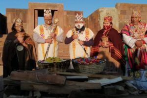 Ceremonia ancestral en Tiwanaku con Arce y Choquehuanca