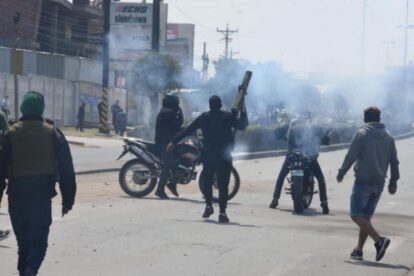 Enfrentamientos en Sacaba entre bloqueadores y transportistas