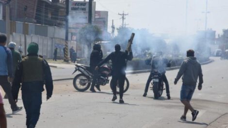 Enfrentamientos en Sacaba entre bloqueadores y transportistas