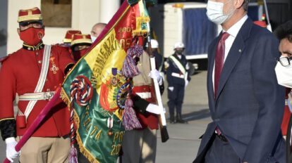 Rey Felipe VI en Bolivia recibiendo la condecoración de Huésped Ilustre