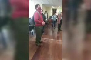 Militantes del MAS amedrentan funcionarios del Viceministerio de Descolonización