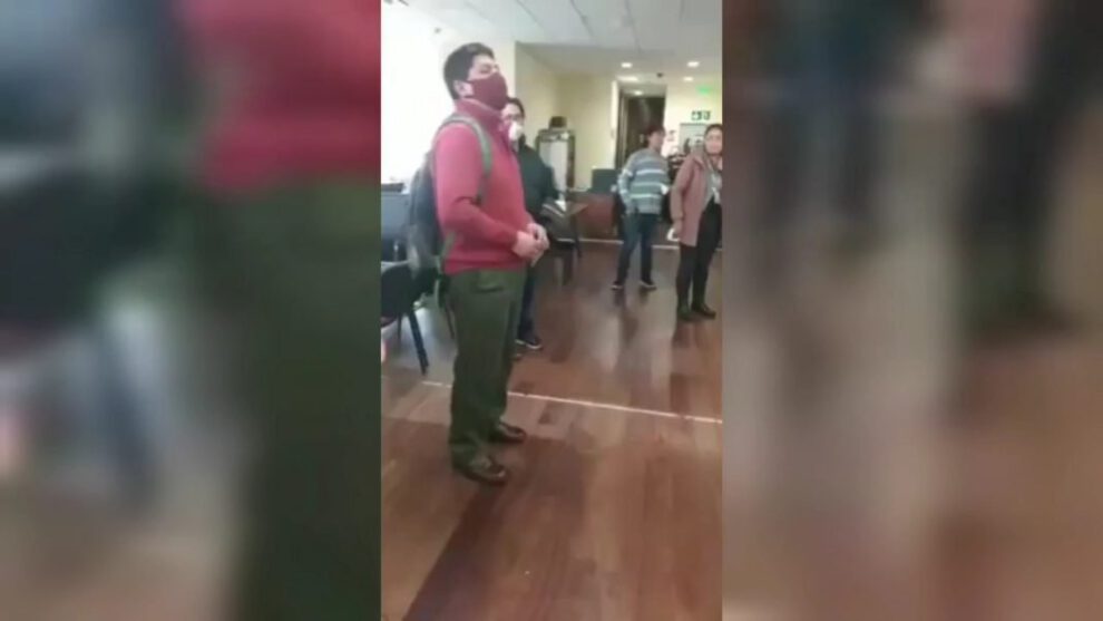 Militantes del MAS amedrentan funcionarios del Viceministerio de Descolonización