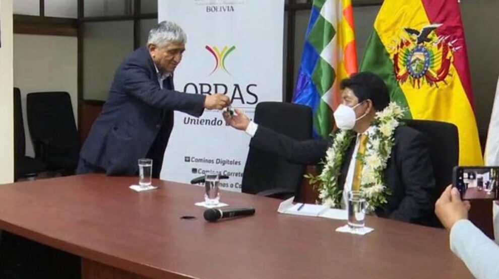 Iván Arias entrega despacho al nuevo ministro Edgar Montaño