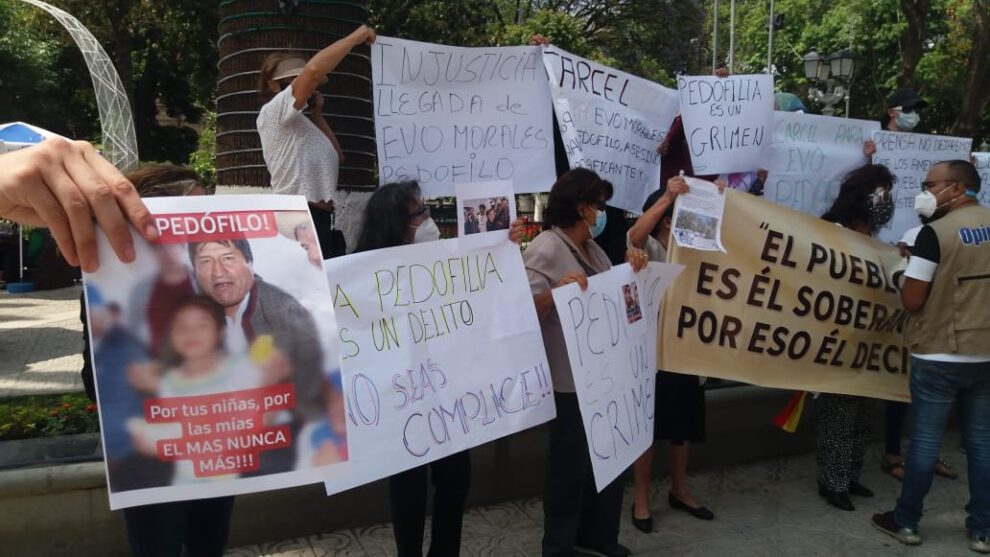 Protesta de mujeres contra Evo Morales en Cochabamba