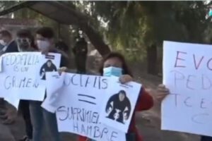 Vigilia en rechazo a Evo Morales en Cochabamba
