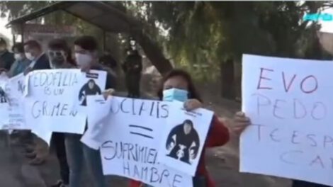 Vigilia en rechazo a Evo Morales en Cochabamba